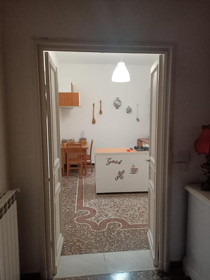 Wow Home 2 - 175 Mq - Posteggio Privato - Davanti Porto Traghetti - Fino A 10 Posti Letto - Balcone Genoa Exterior photo